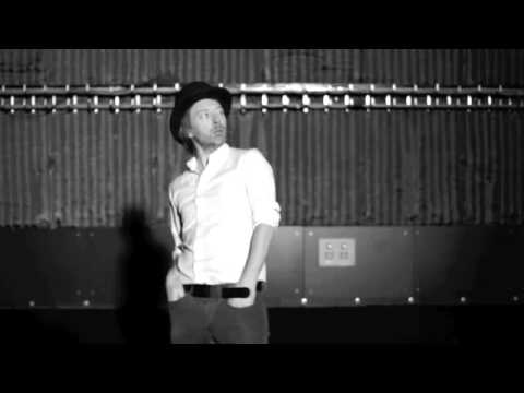 Thom Yorke tanzt zu allem Scheiß lyteCache.php?origThumbUrl=https%3A%2F%2Fi.ytimg.com%2Fvi%2Fvn8c1nlXBDY%2Fhqdefault 