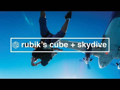 Typ lernt 37 Tage, einen Zauberwürfel beim Skydiving zu lösen lyteCache.php?origThumbUrl=https%3A%2F%2Fi.ytimg.com%2Fvi%2Fw5nSL_BIL70%2F0 