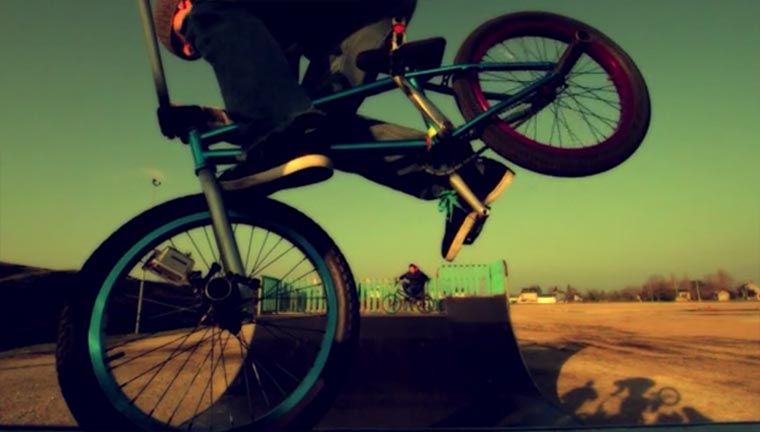 BMX-Tricks in 1.000 Frames/Sekunde bmx-slowmotion 