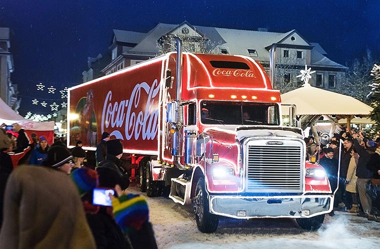 Fahre mit dem Coca-Cola-Weihnachtstruck