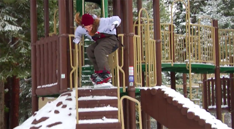 Snowboarden auf dem Kinderspielplatz