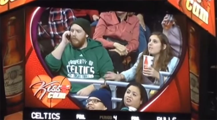 Kiss Cam Fail beim Bulls-Spiel kiss_cam_fail 