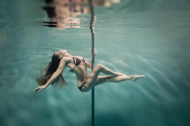 Underwater Pole Dancing underwater-pole-dance_01 