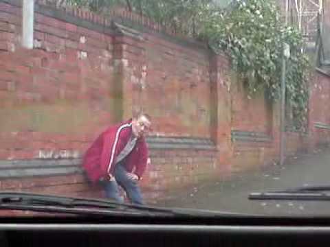 Betrunkener vs. Straße