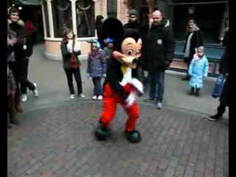 Dance-Battle in Disneyland