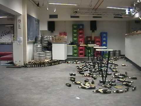 Flaschen-Domino