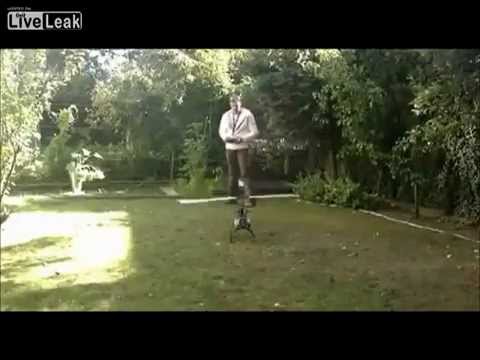 „Geh mit dem Modellhubschrauber lieber nach Draußen, da kann nicht viel kaputt gehen“