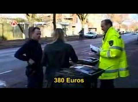 „ANITAA! Tell Ronnie, I gotta go to the police station!“