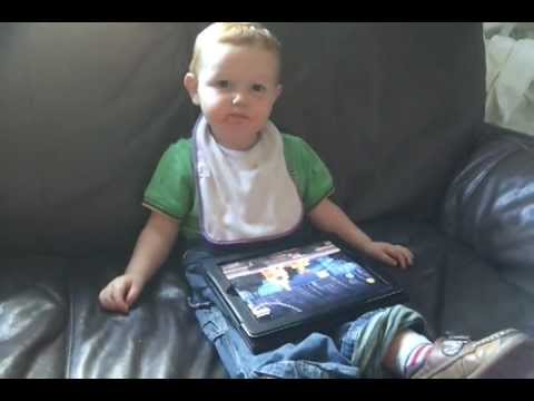 Sweet: Kind entdeckt Angry Birds