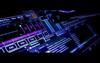 Stylisches DJ-Navigations-Touch-Display aus Glas