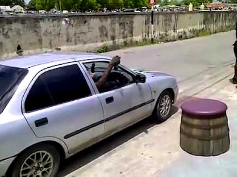 Ah, mein Wagen ist da.