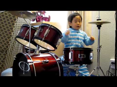 2-jährige Drummer
