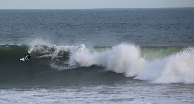 100 Sekunden lang auf einer Welle surfen