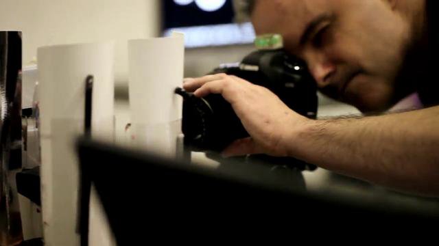 Springende Slowmotion-Farbtropfen