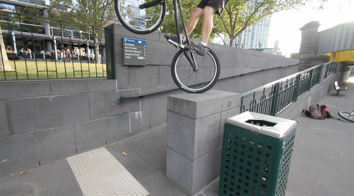 Fahrrad-Parcour: Andrew Dickey – Black Bike vol. 1