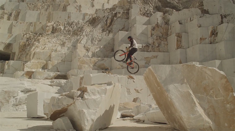 Brumotti – Road Bike Freestyle