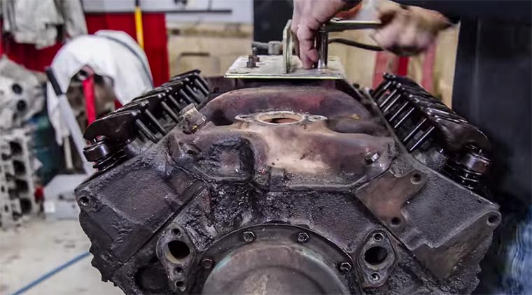 Restauration eines V8-Motors