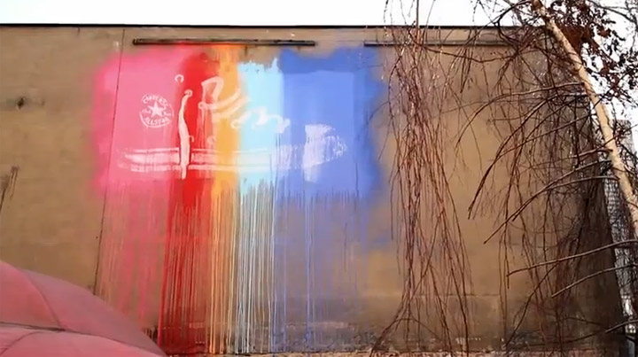 Converse taucht Großstädte in Farbe