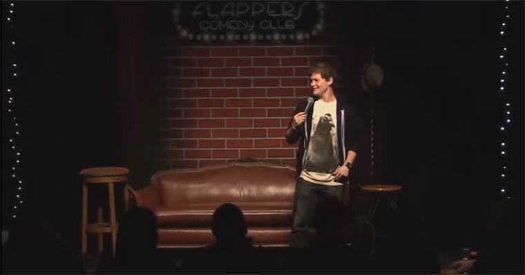 Humorvoll: Stotterer macht Comedy-Programm