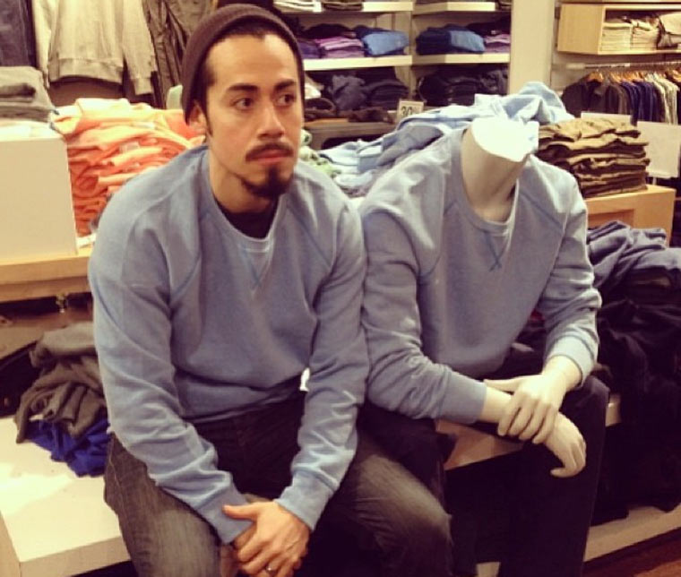 Wenn Männer beim Shoppen auf ihre Frauen warten