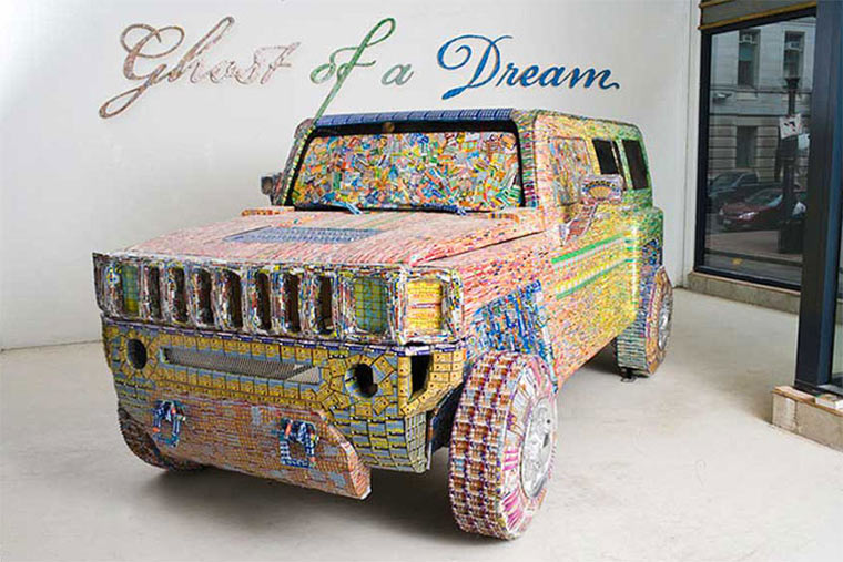 Luxusgegenstände aus Lottoscheinen