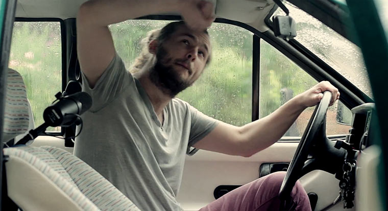 Jonathan Kluth spielt Beats auf seinem Polo