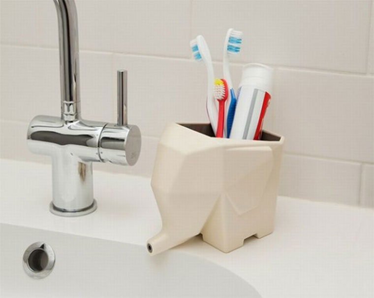 Jumbo, der Hausdiener-Elefant