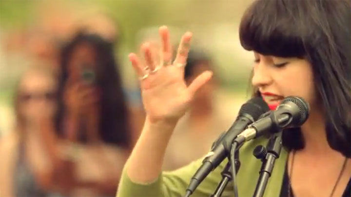 Kimbra – Settle Down (Live Loop-machining)