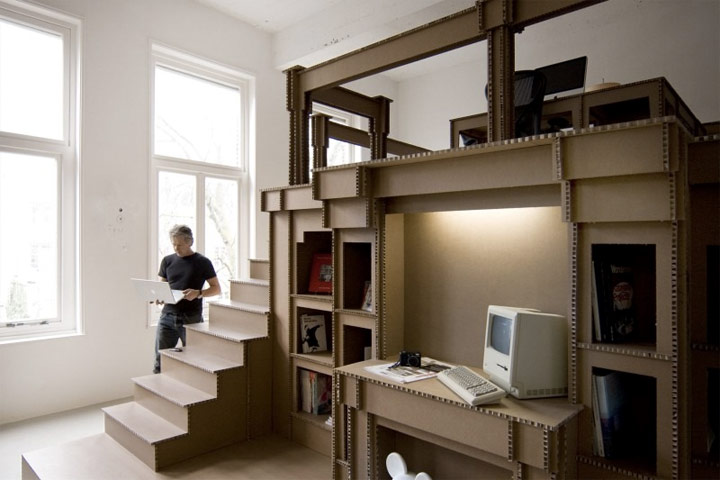 Ein Büro aus Pappe