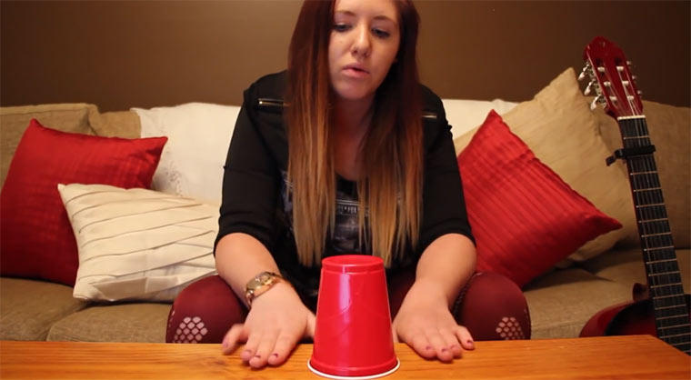 Plastikbecher-Beats von Sarah Stone