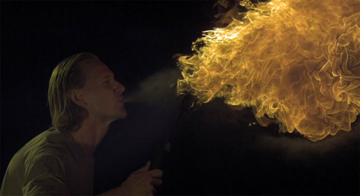 Feuerspucken in Super Slowmotion