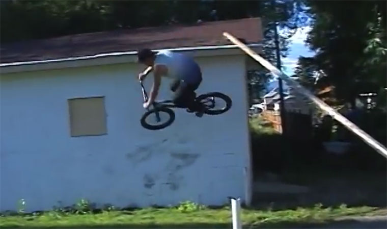 Originelle BMX-Tricks von Tate Roskelley