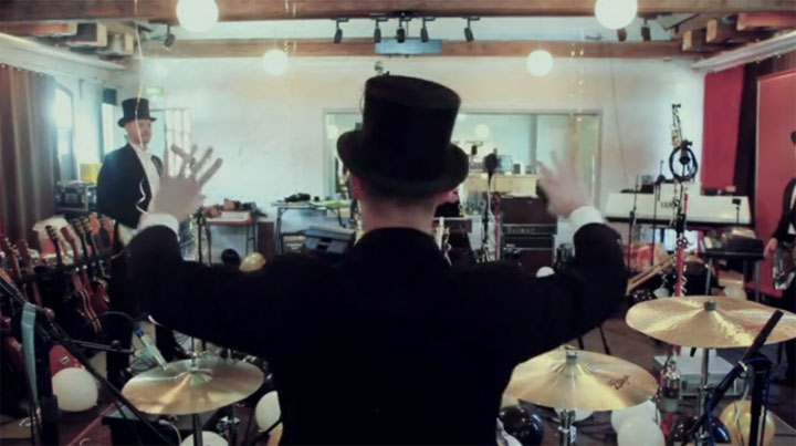The Hives – Go Right Ahead