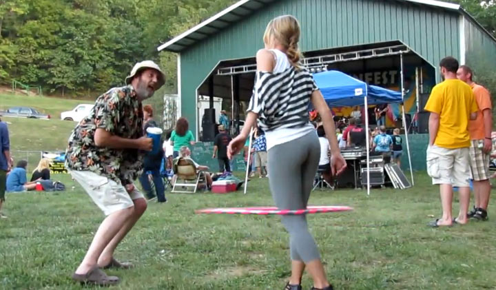 Fell in love with a Hulahoop-Girl