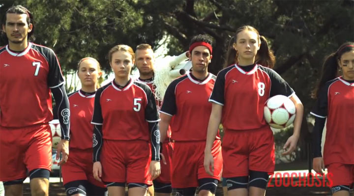 Die hundekickende Fußballgang