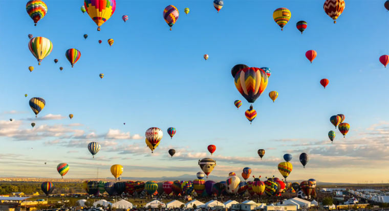 Ein Himmel voller Heißluftballons