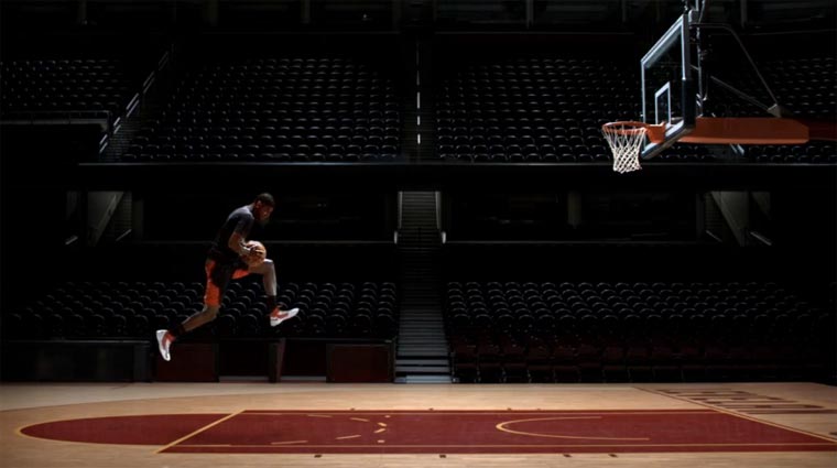 Parodie: Der Superdunk in Extremzeitlupe