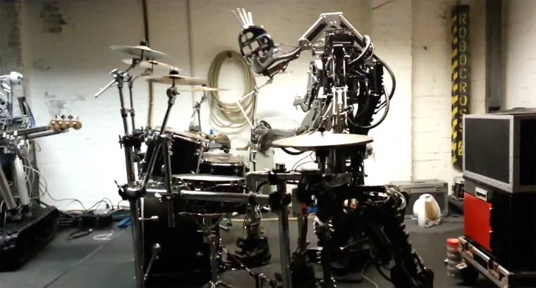 Roboterband spielt Motörhead