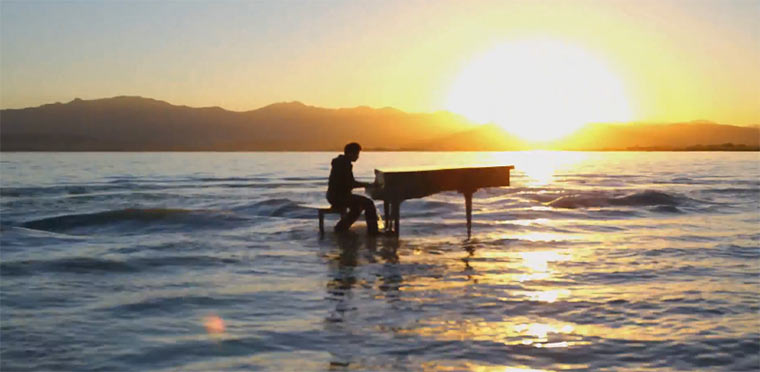 Dubstep-Klavier spielt auf Seeplatte