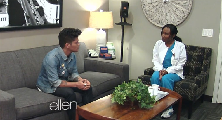 Ellen DeGeneres steuert Bruno Mars fern