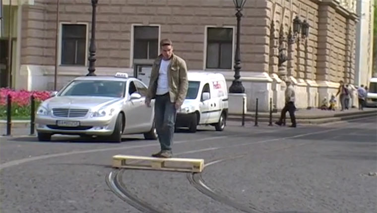 Europalettenskating auf Bahnschienen