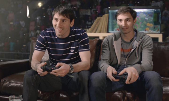 Lionel Messi spielt Fifa13