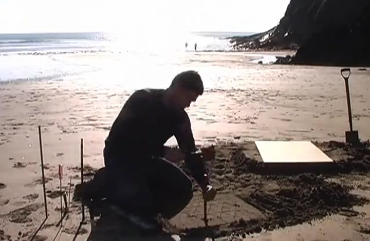 Komm, wir gehen an den Strand, einen Stuhl gießen!