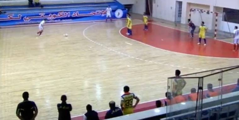 Kreativer Freistoß: der Kopffall