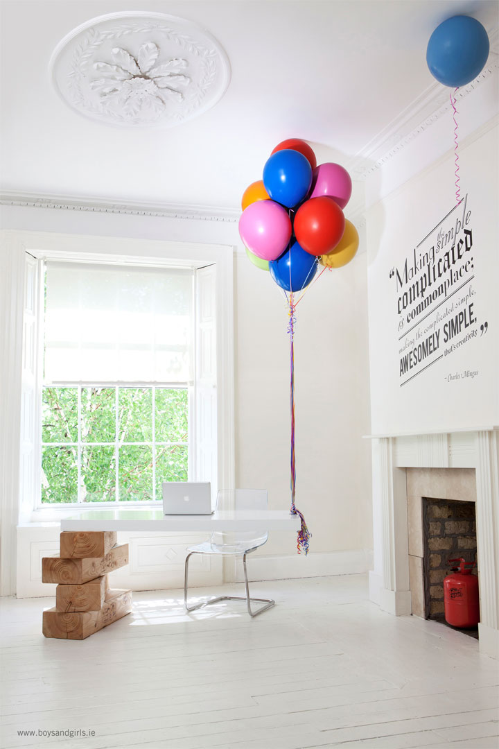 Stylisch bis skurril: Der Jenga-Luftballon-Schreibtisch