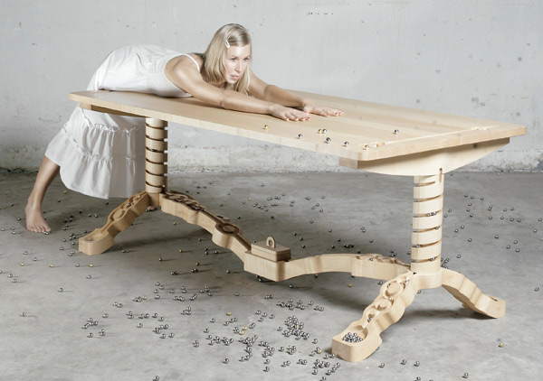 Marbelous: Der Tisch mit eingebauter Murmelbahn