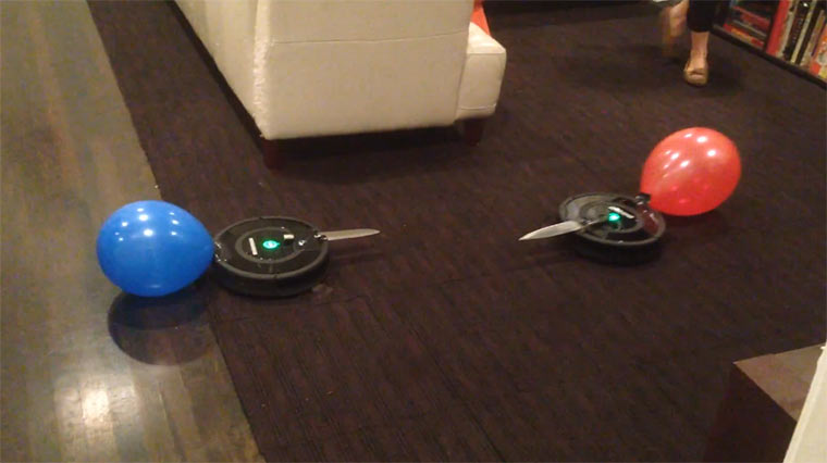 Messerkampf zweier Roombas