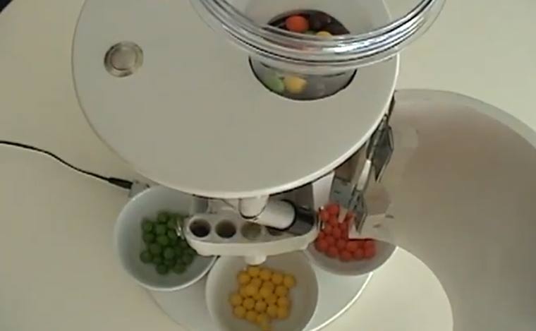 Skittles-Farbsortier-Maschine