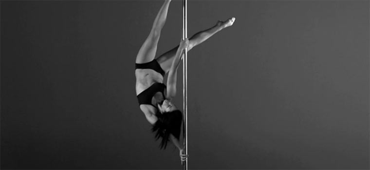 Slowmotion Pole-Dancing
