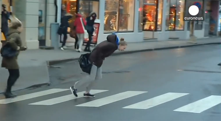 Gegen den Sturm laufen